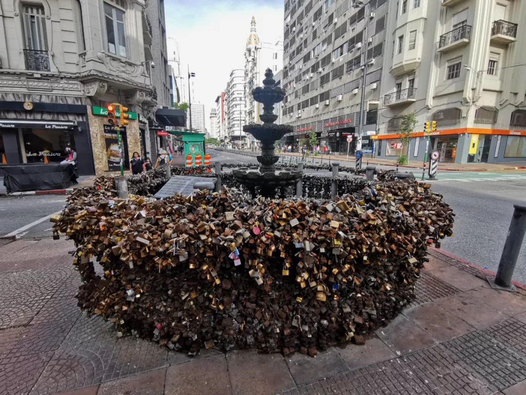 Brunnen mit Schlössern