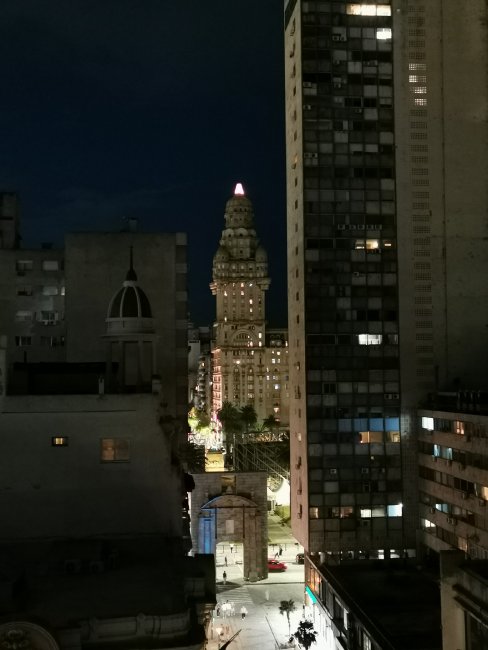 Palacio Salvo bei Nacht